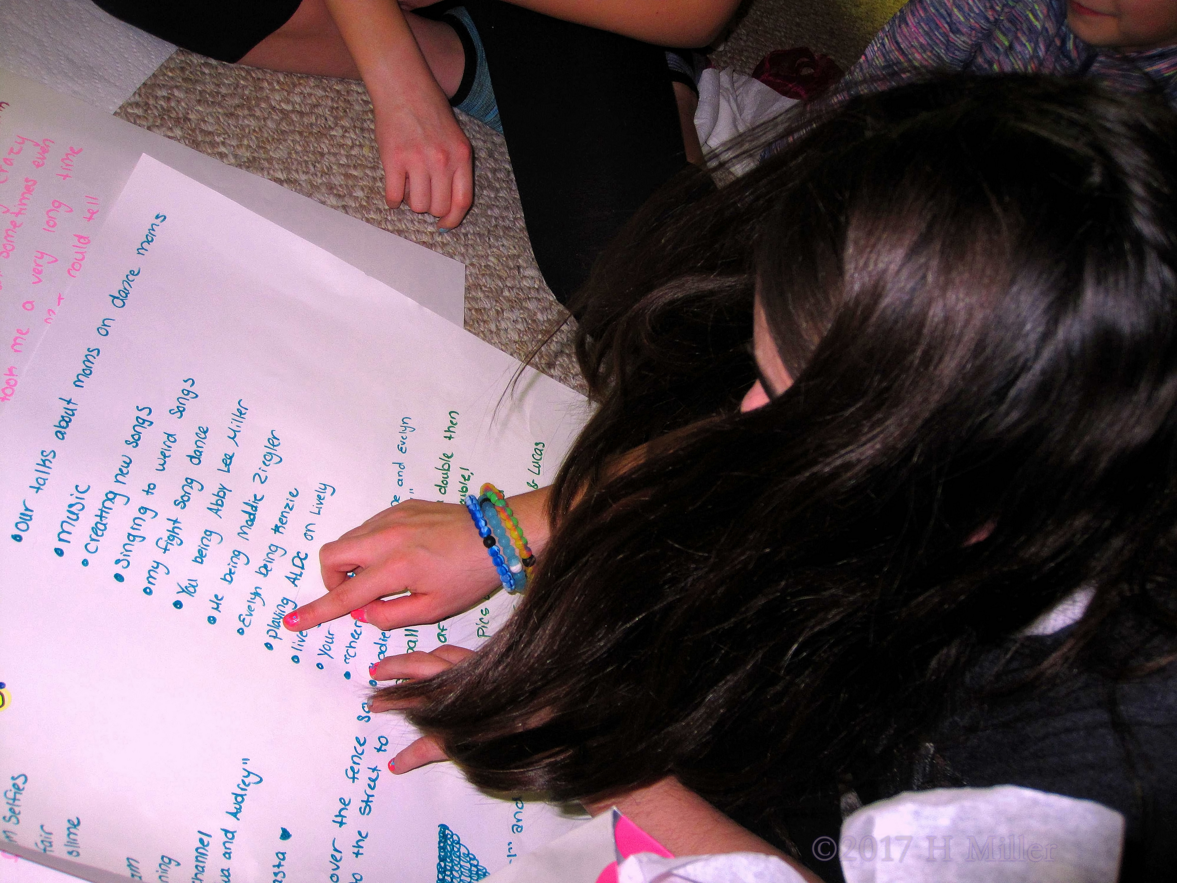 Audrey Reads Wonderful Messages Of Friendship From Her Friends At The Kids Party! 4