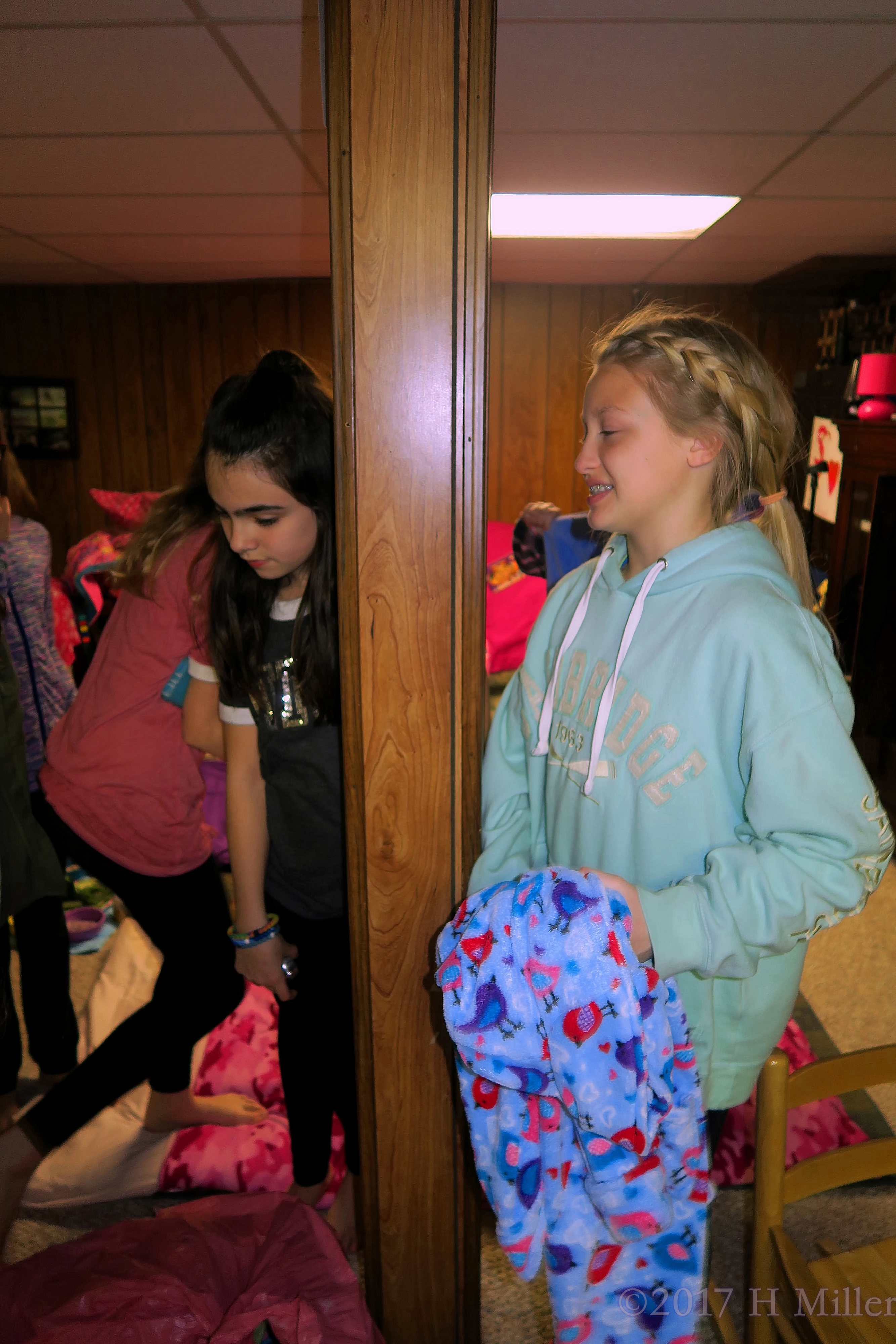 Everybody Chooses The Spa Robe They Like To Wear For The Party! Everybody Chooses The Spa Robe They Like To Wear For The Party!