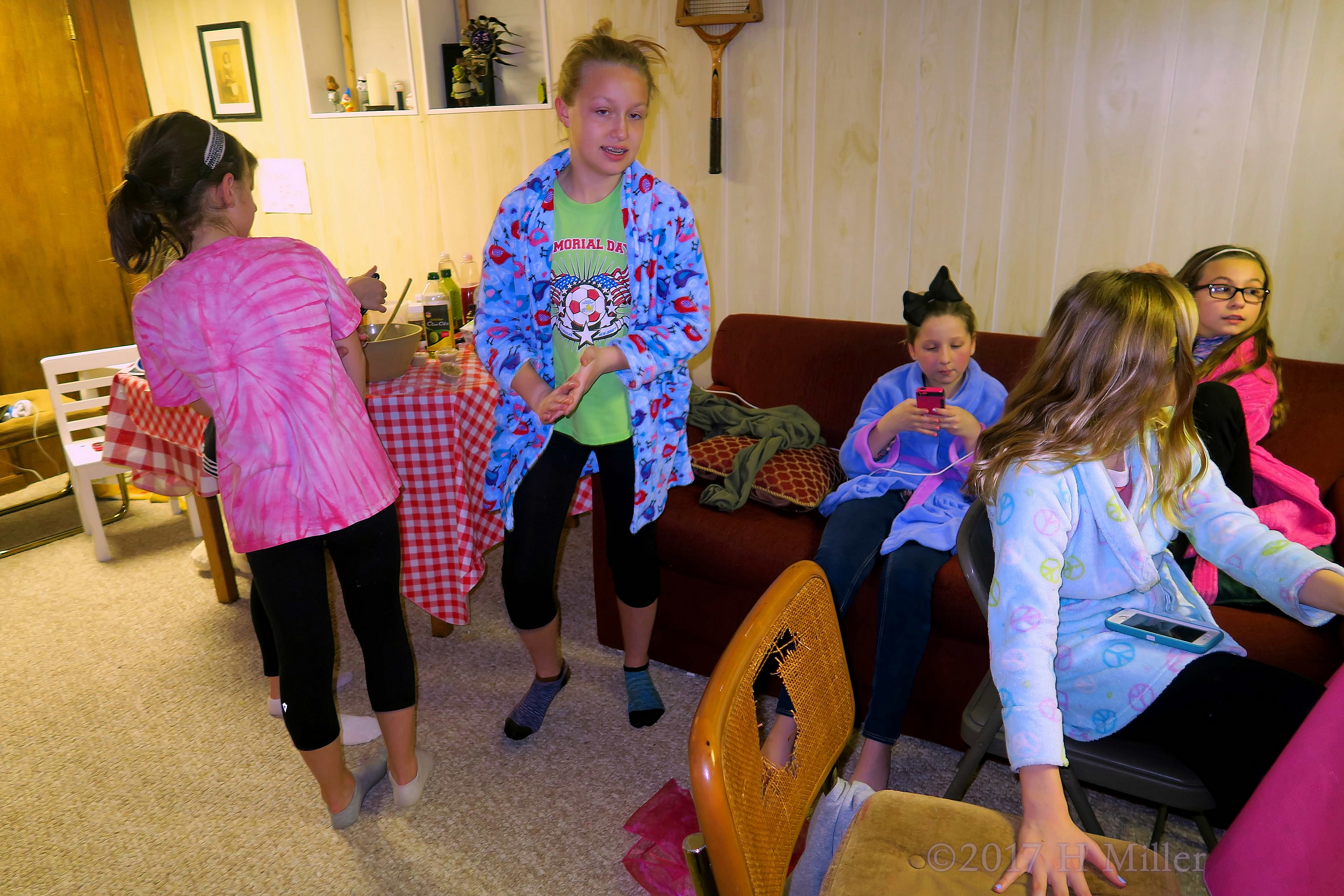 Having Fun At The Spa Party For Girls. 4 Having Fun At The Spa Party For Girls. 4