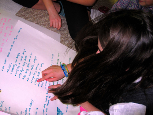 Audrey Reads Wonderful Messages Of Friendship From Her Friends At The Kids Party! 