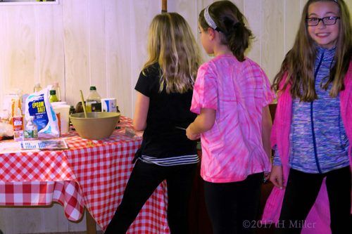 Everyone Is Having Fun Making Awesome Homemade Kids Crafts At The Spa! Everyone Is Having Fun Making Awesome Homemade Kids Crafts At The Spa!