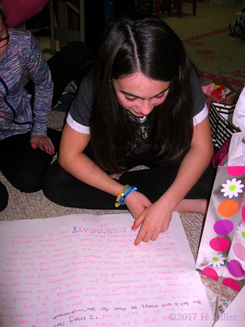 One Of Her Friends Wrote A Lot About Their Friendship! 