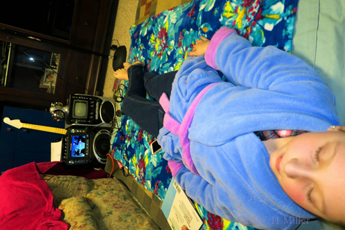 Relaxing And Getting Ready To Have Her Kids Facial Spa Activity. Relaxing And Getting Ready To Have Her Kids Facial Spa Activity.