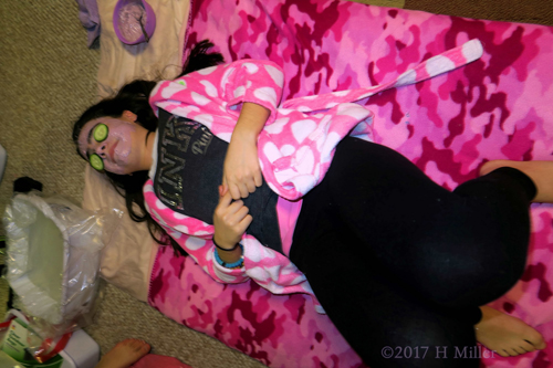 Relaxing At The Spa For Girls. Relaxing At The Spa For Girls.