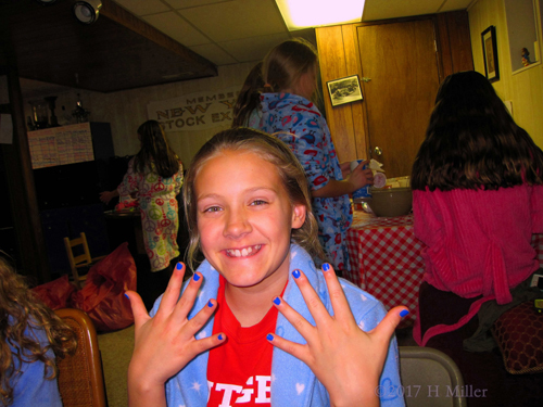 She Loves Her New Girls Manicure!