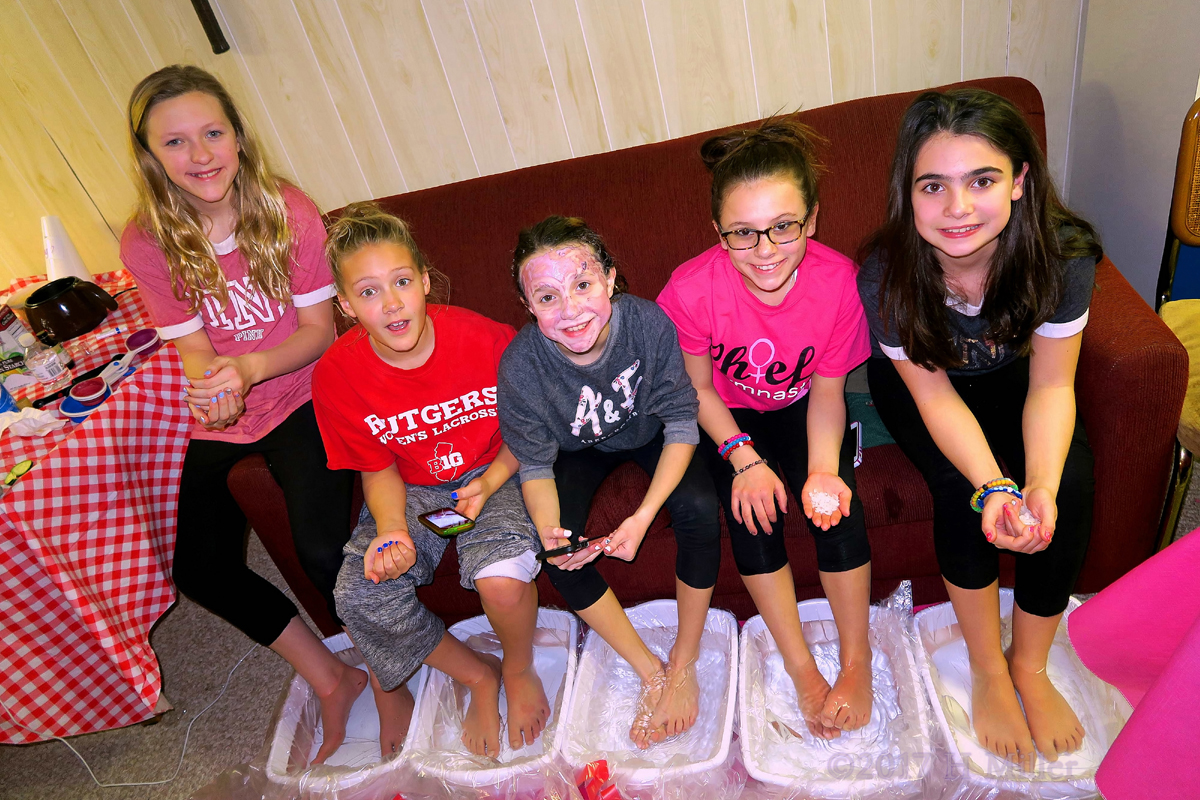 Kids Pedicures Are Much More Fun With Friends! 1