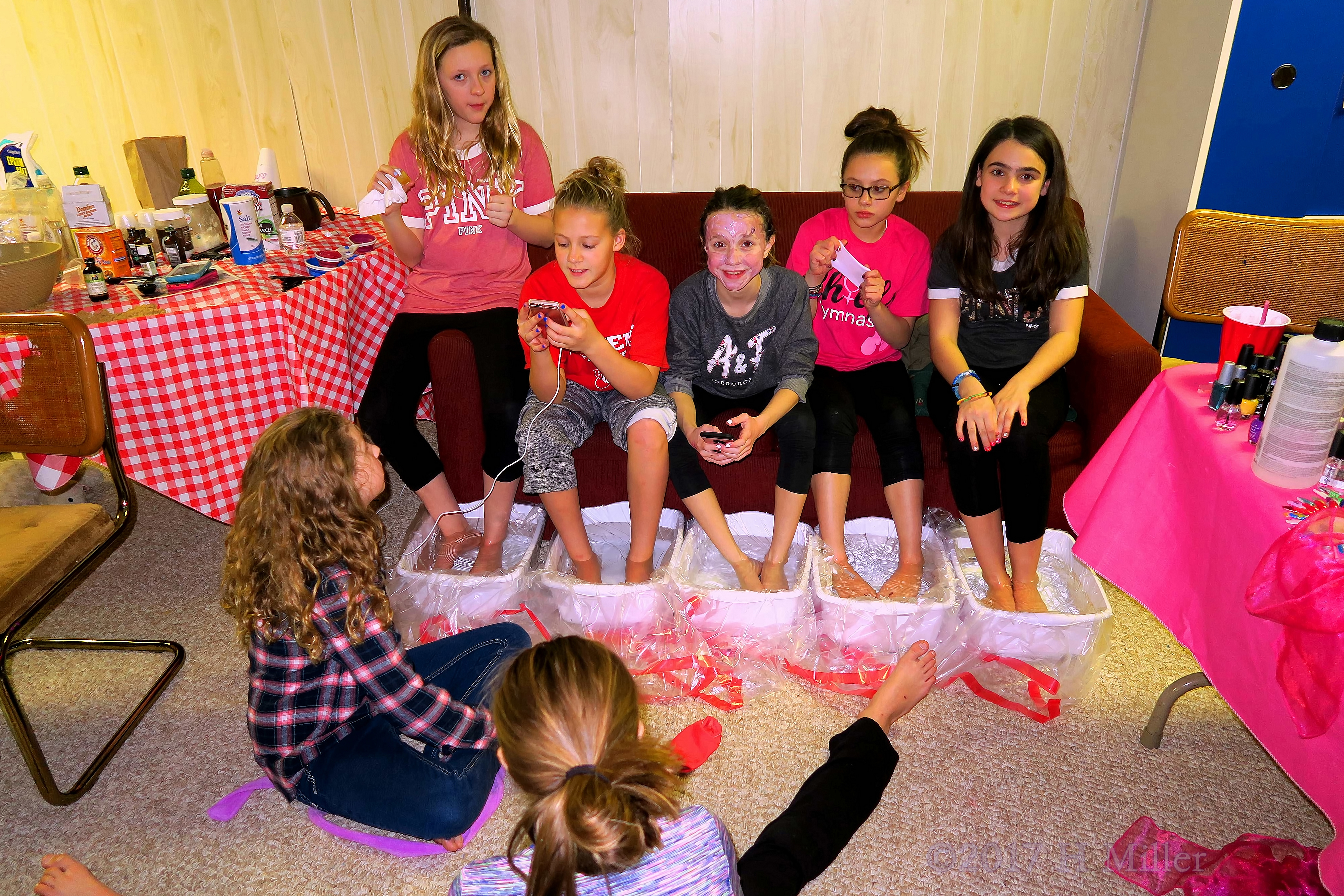 Everyone Gets A Kids Pedicure Footbath, Too! 