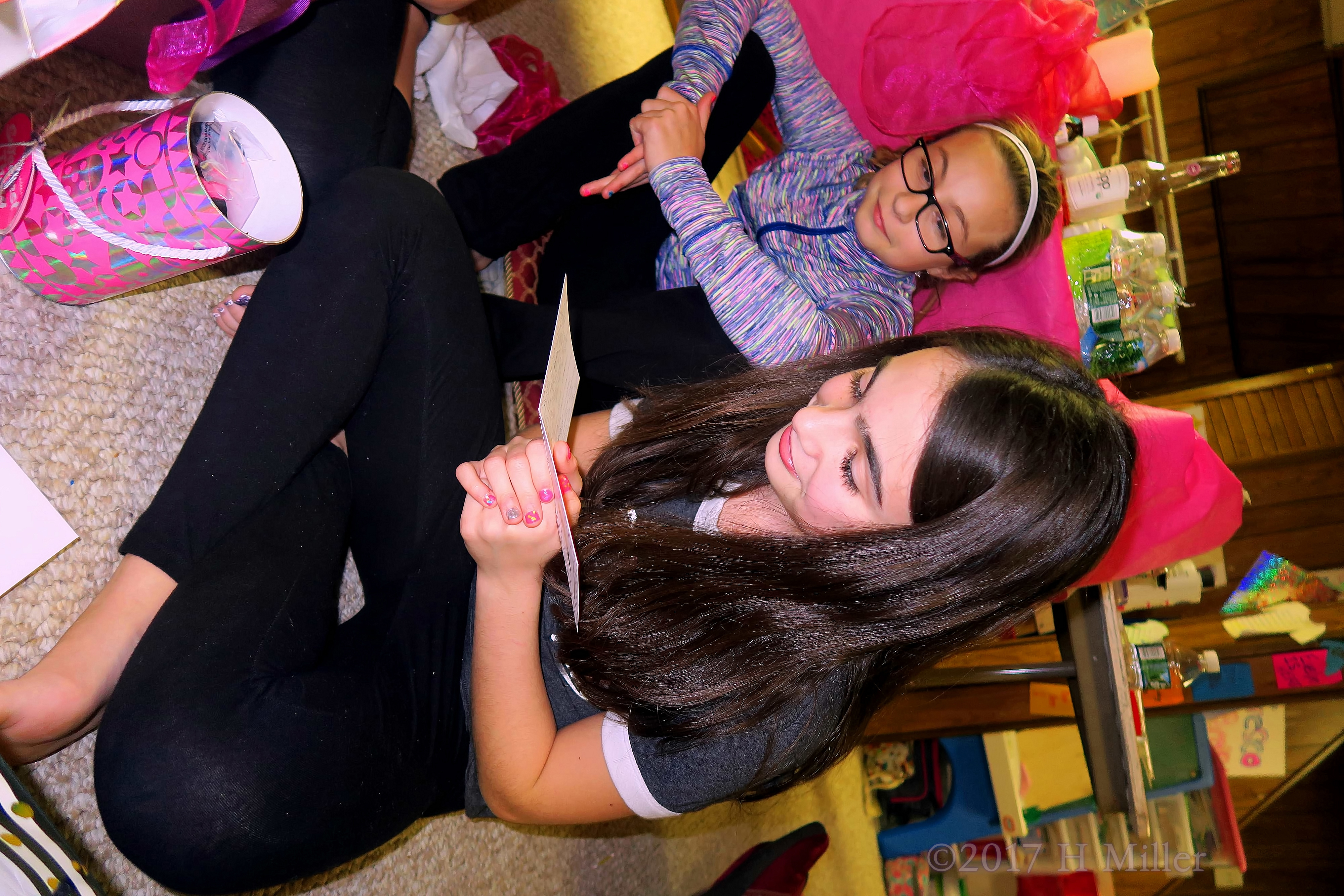 Reading The Card From Her Friend At The Spa For Kids! 4 Reading The Card From Her Friend At The Spa For Kids! 4