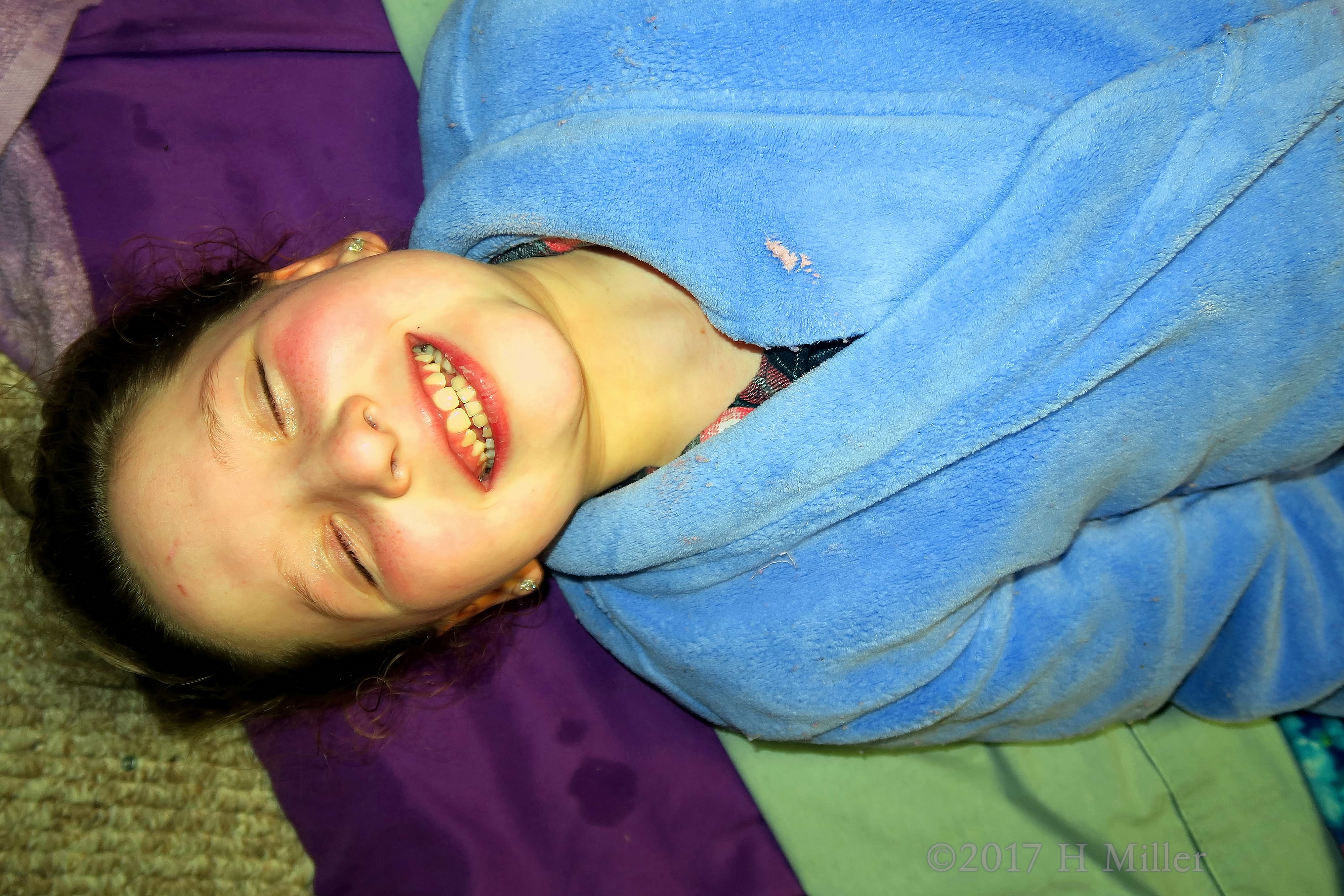 Relaxing And Smiling Before Facials For Girls! Relaxing And Smiling Before Facials For Girls!