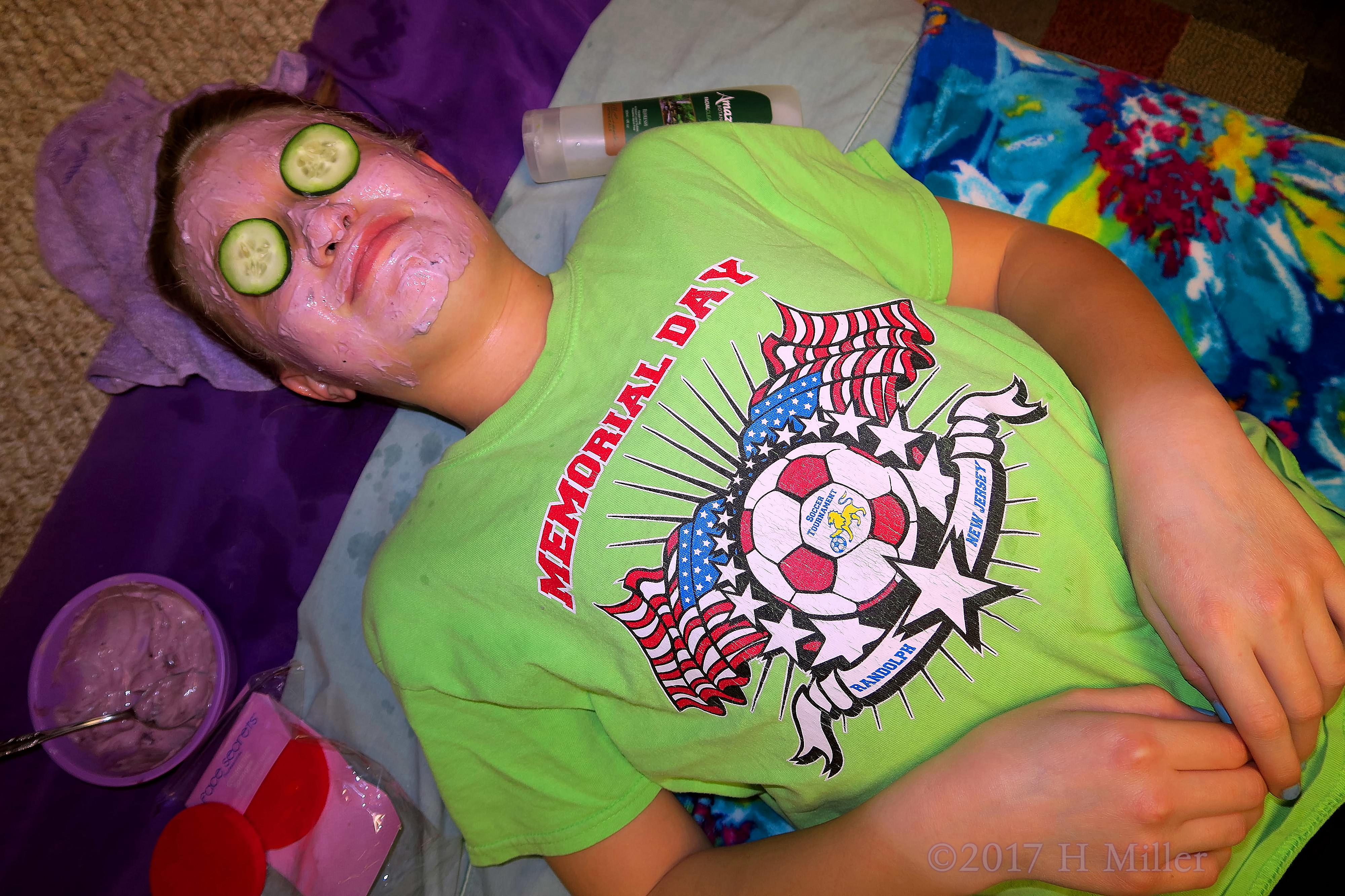 Relaxing During Kids Facials. Relaxing During Kids Facials.