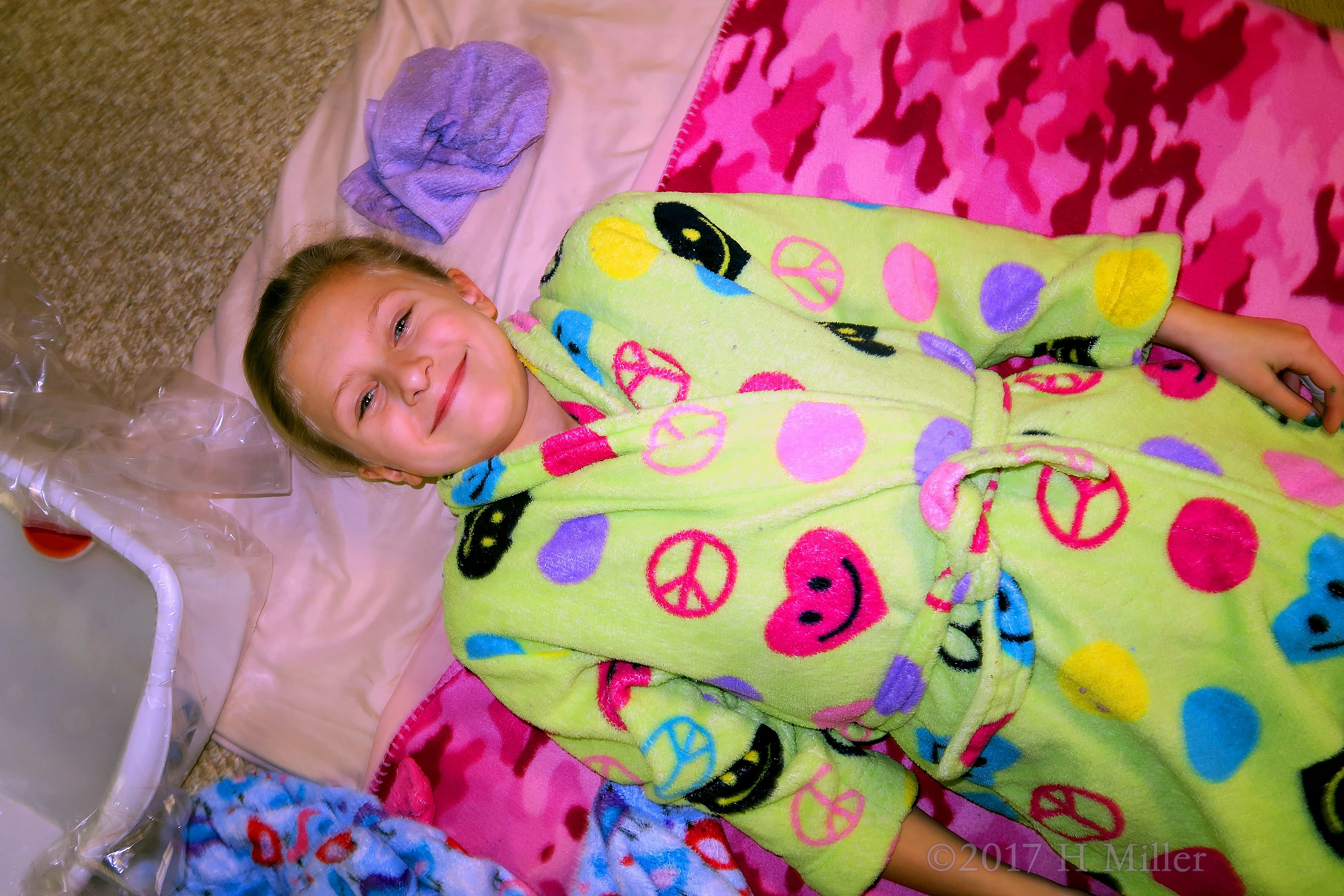 Smiling Before Her Kids Facial Spa Treatment Begins! Smiling Before Her Kids Facial Spa Treatment Begins!