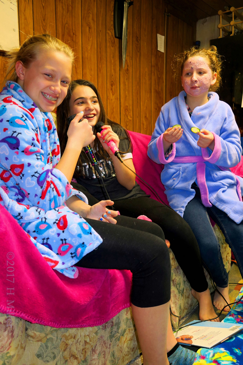 Having Fun At The Kids Spa Party Having Fun At The Kids Spa Party