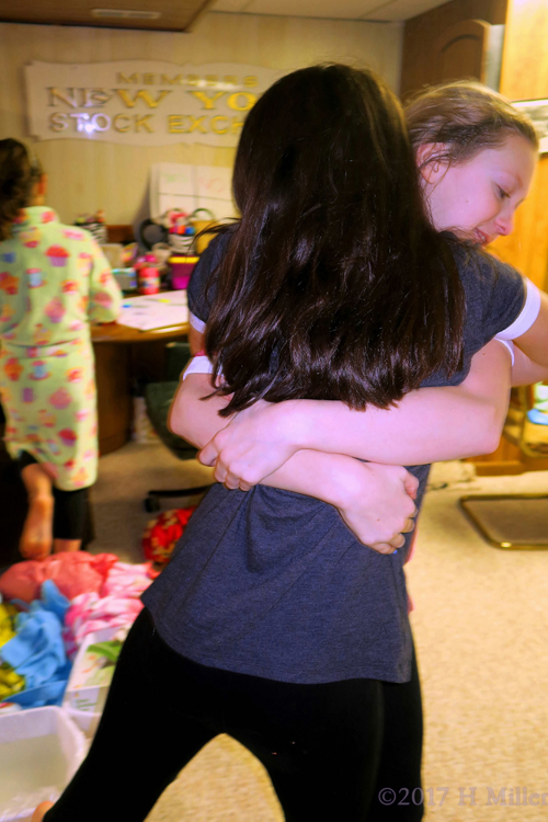 Hugging At The Spa For Girls! Hugging At The Spa For Girls!