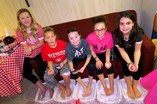 Kids Pedicures Are Much More Fun With Friends! Kids Pedicures Are Much More Fun With Friends!