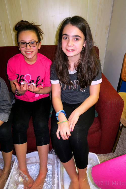 The Birthday Girl Has Her Kids Pedi Footbath With Her Friends! The Birthday Girl Has Her Kids Pedi Footbath With Her Friends!