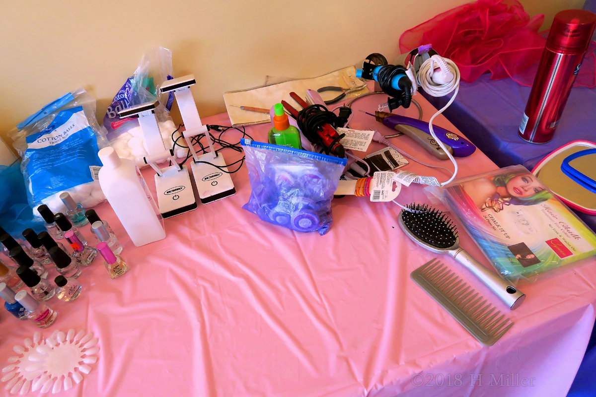 The Girls Hairstyle Station Set Up And Ready To Go! 