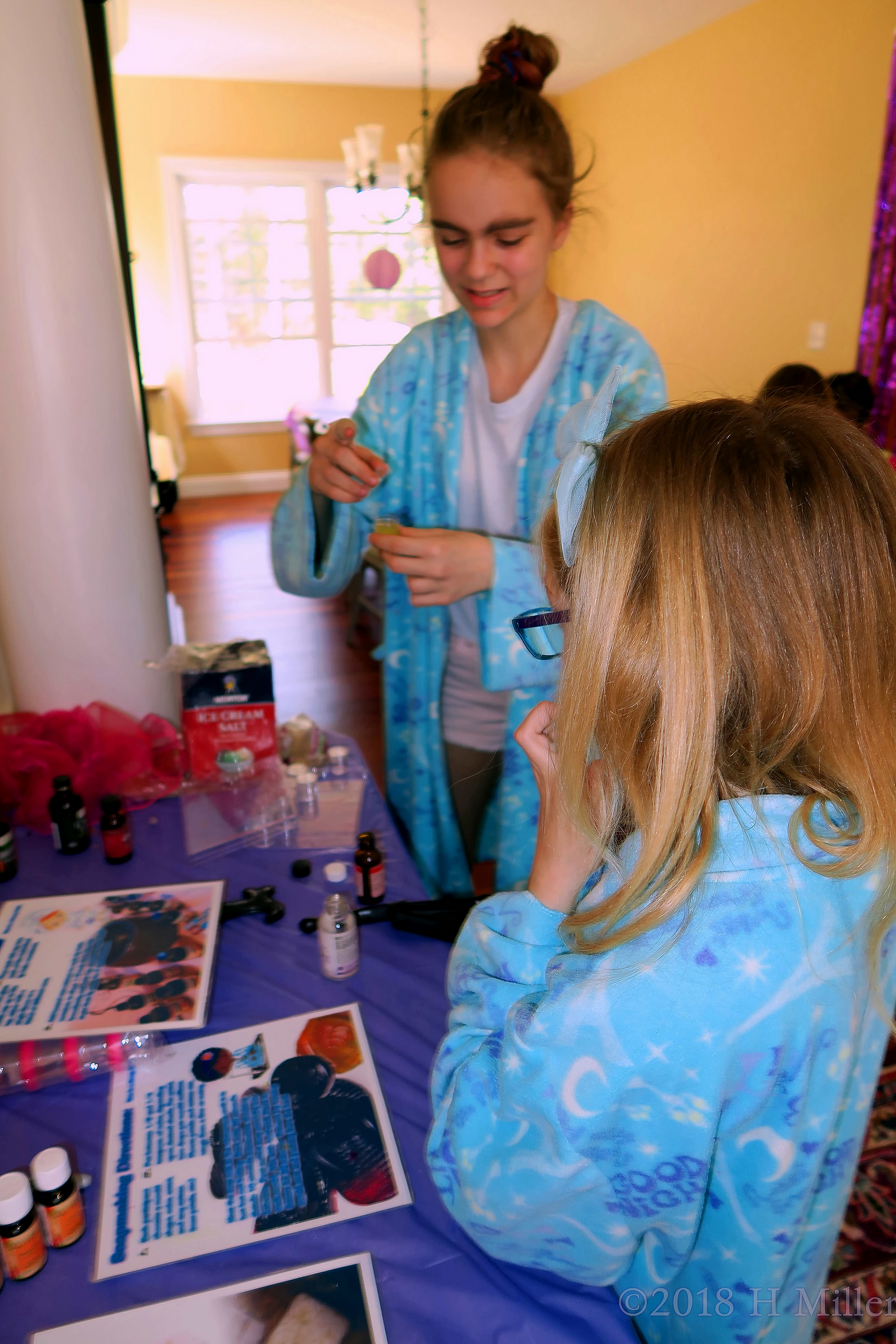 Guiding The Girls In Making Their Kids Crafts At The Kids Spa! Guiding The Girls In Making Their Kids Crafts At The Kids Spa!