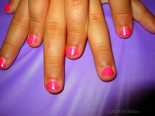 Beautiful Hot Pink Manicure For Girls Beautiful Hot Pink Manicure For Girls