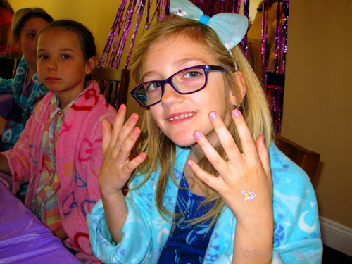 Smiles After Girls Manis! Smiles After Girls Manis!