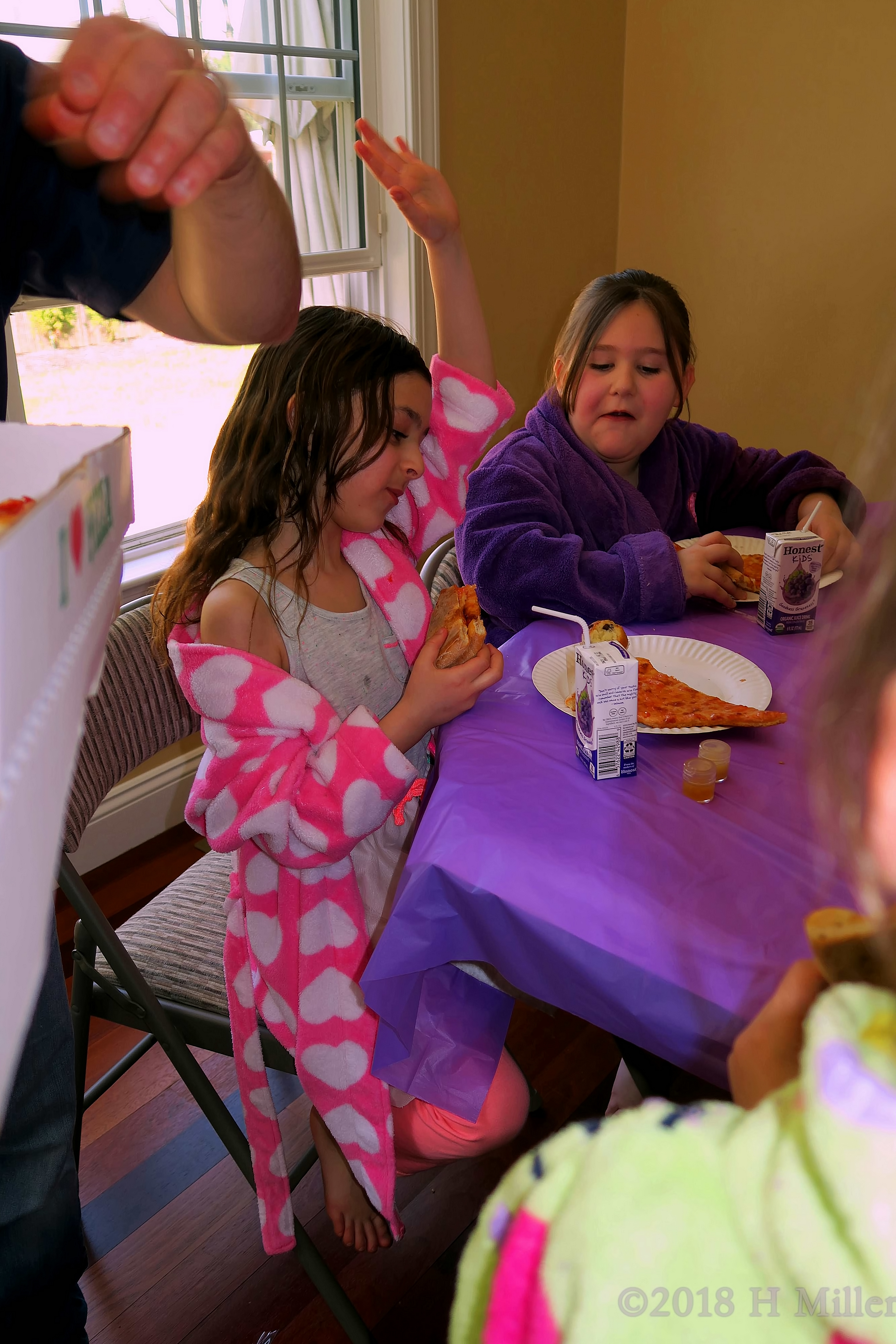 Pizza Is Even More Yummy At The Spa For Girls! Pizza Is Even More Yummy At The Spa For Girls!