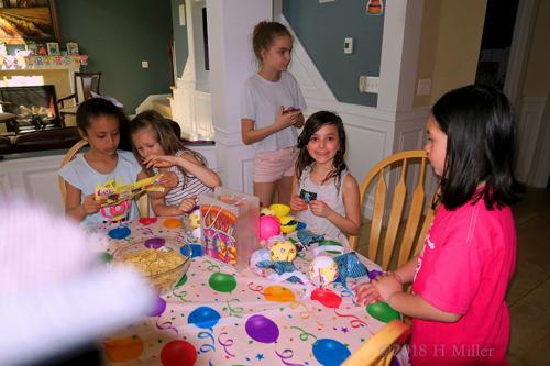 Smiling And Chatting After The Kids Spa Activities Are Finished. Smiling And Chatting After The Kids Spa Activities Are Finished.