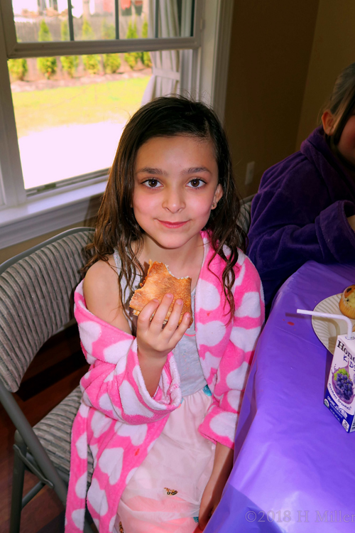 The Birthday Girl Is Having Fun At Her Kids Spa! The Birthday Girl Is Having Fun At Her Kids Spa!