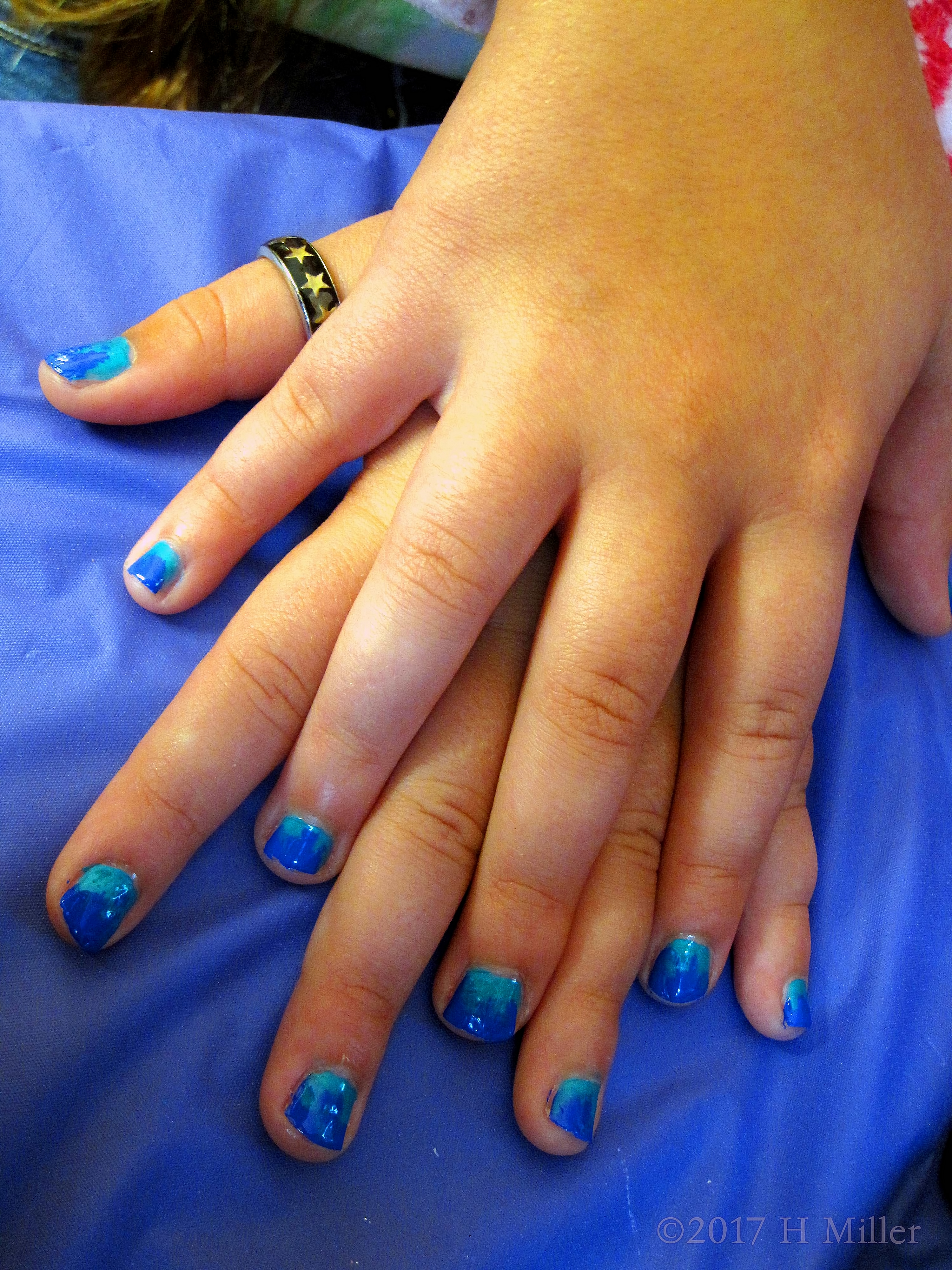 Two Toned Girls Manicure With An Ombre Effect Two Toned Girls Manicure With An Ombre Effect