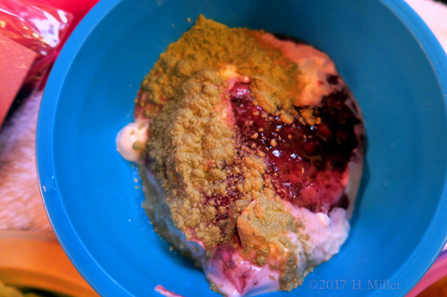 A Little Blueberry For An All Natural Kids Facial Glow! A Little Blueberry For An All Natural Kids Facial Glow!