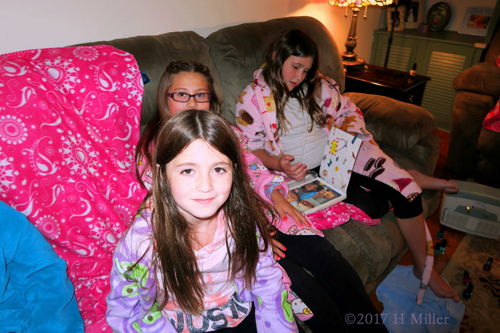 Checking Out The Nail Art Books. Checking Out The Nail Art Books.