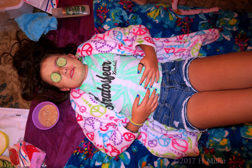 Cucumbers Provide Healing To The Skin In A Facial For Girls. Cucumbers Provide Healing To The Skin In A Facial For Girls.