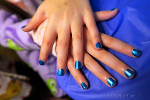 Deep Blue Metallic Manicure For Girls.