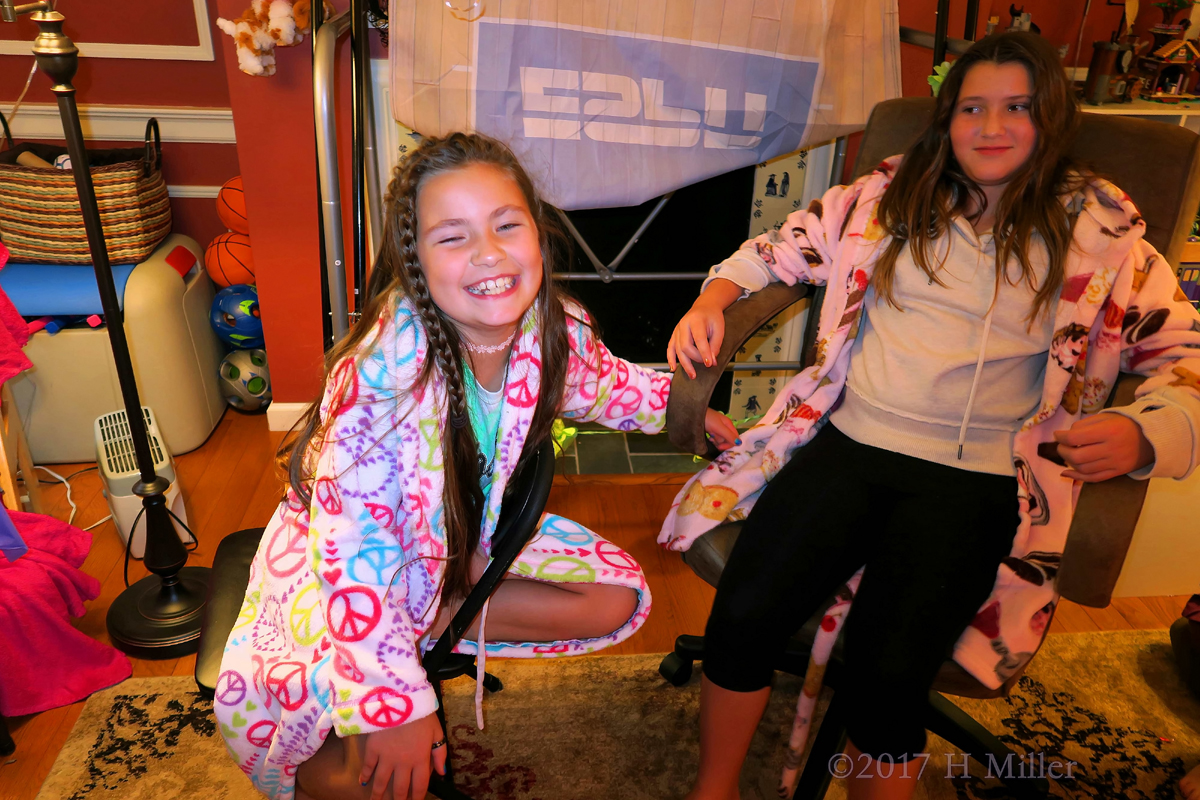 They Look Delighted At The Spa For Girls! 