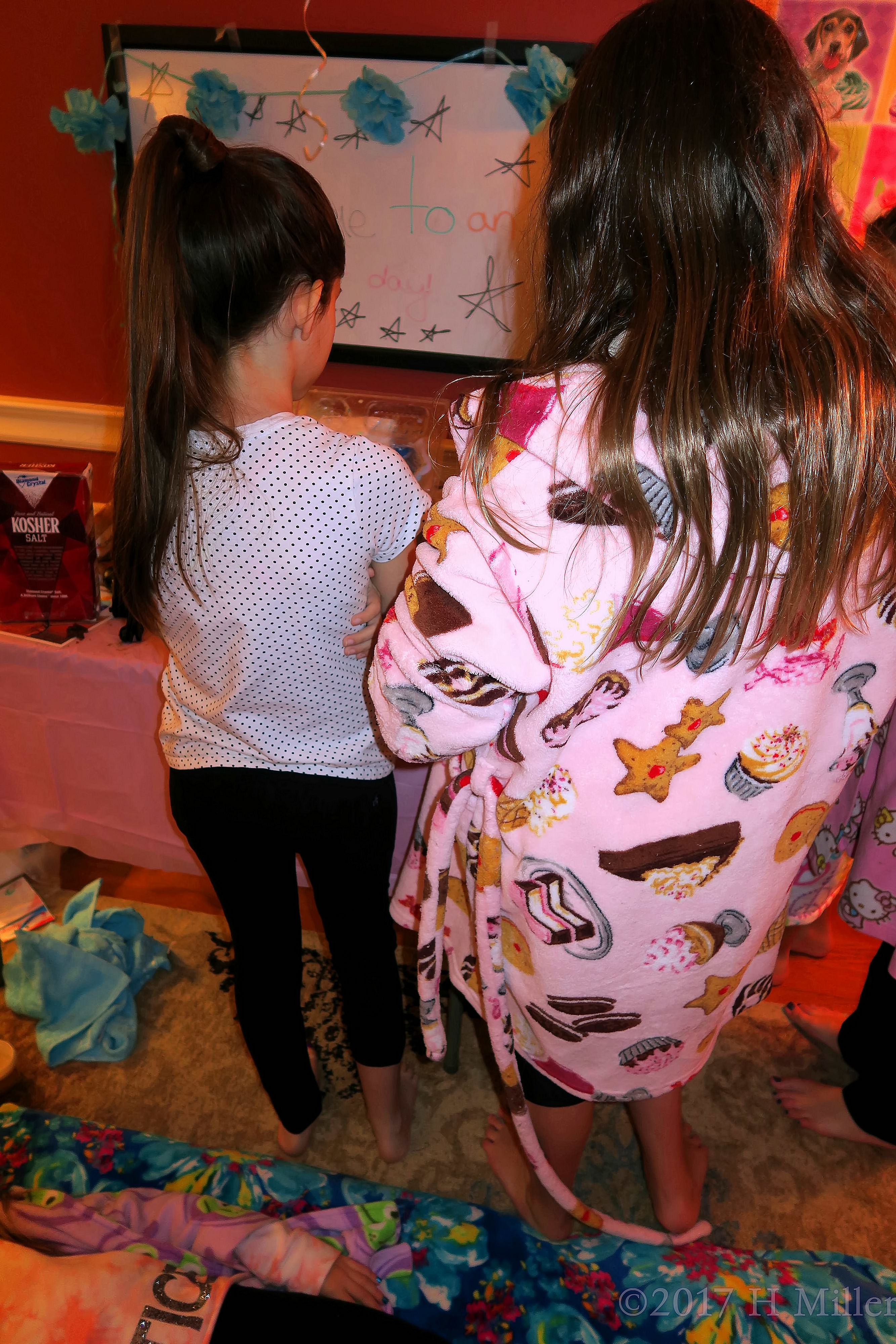 Girls Are Busy In Their Kids Spa Activities. Girls Are Busy In Their Kids Spa Activities.