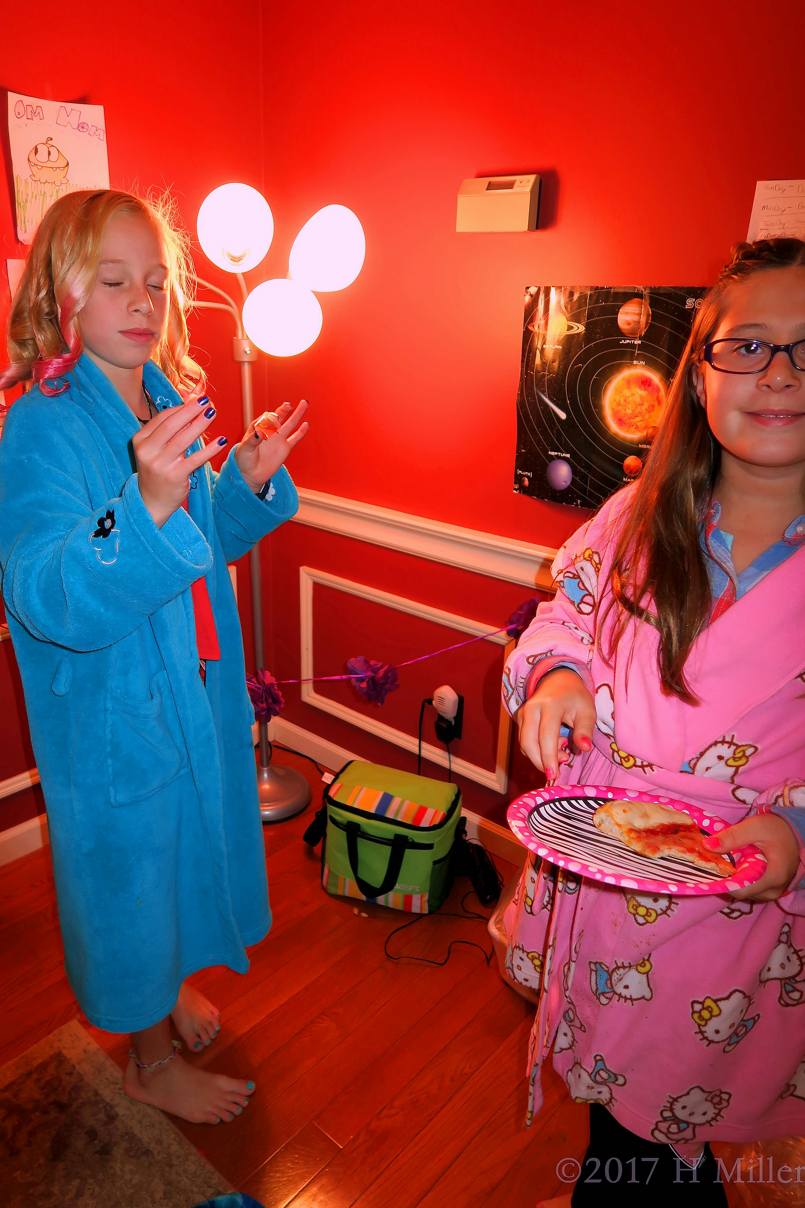 Lunch Break At The Girls Party! Lunch Break At The Girls Party!