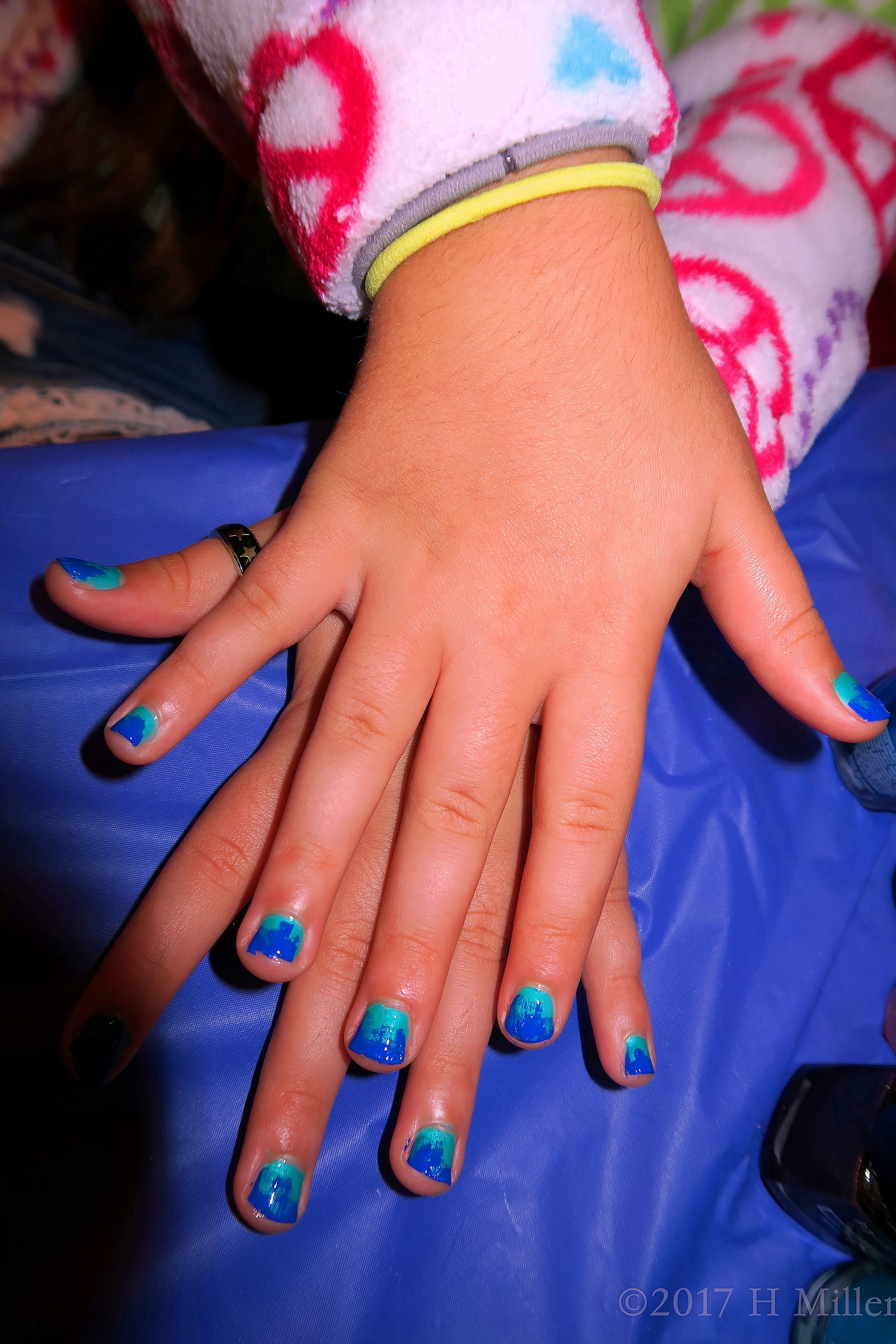 Super Snazzy Manicure For Girls. Super Snazzy Manicure For Girls.