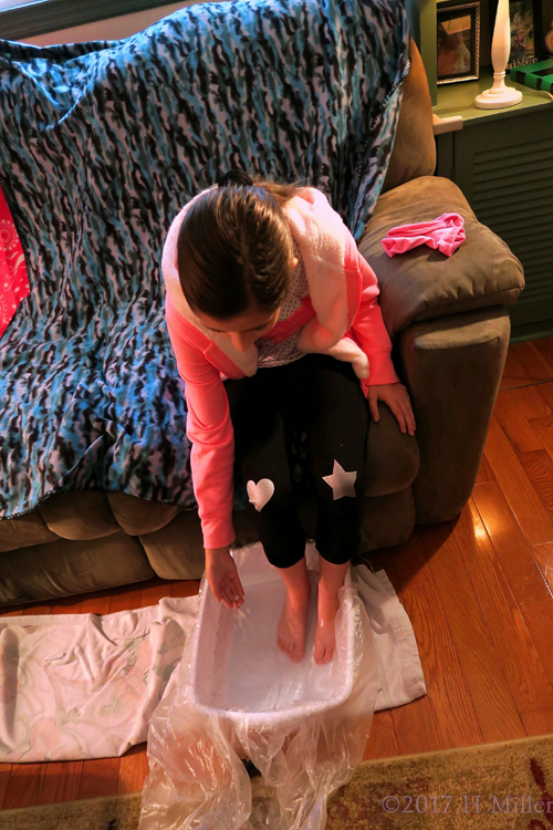 Kids Pedicure With All Natural Ingredients Including Salt And Essential Oils. Kids Pedicure With All Natural Ingredients Including Salt And Essential Oils.