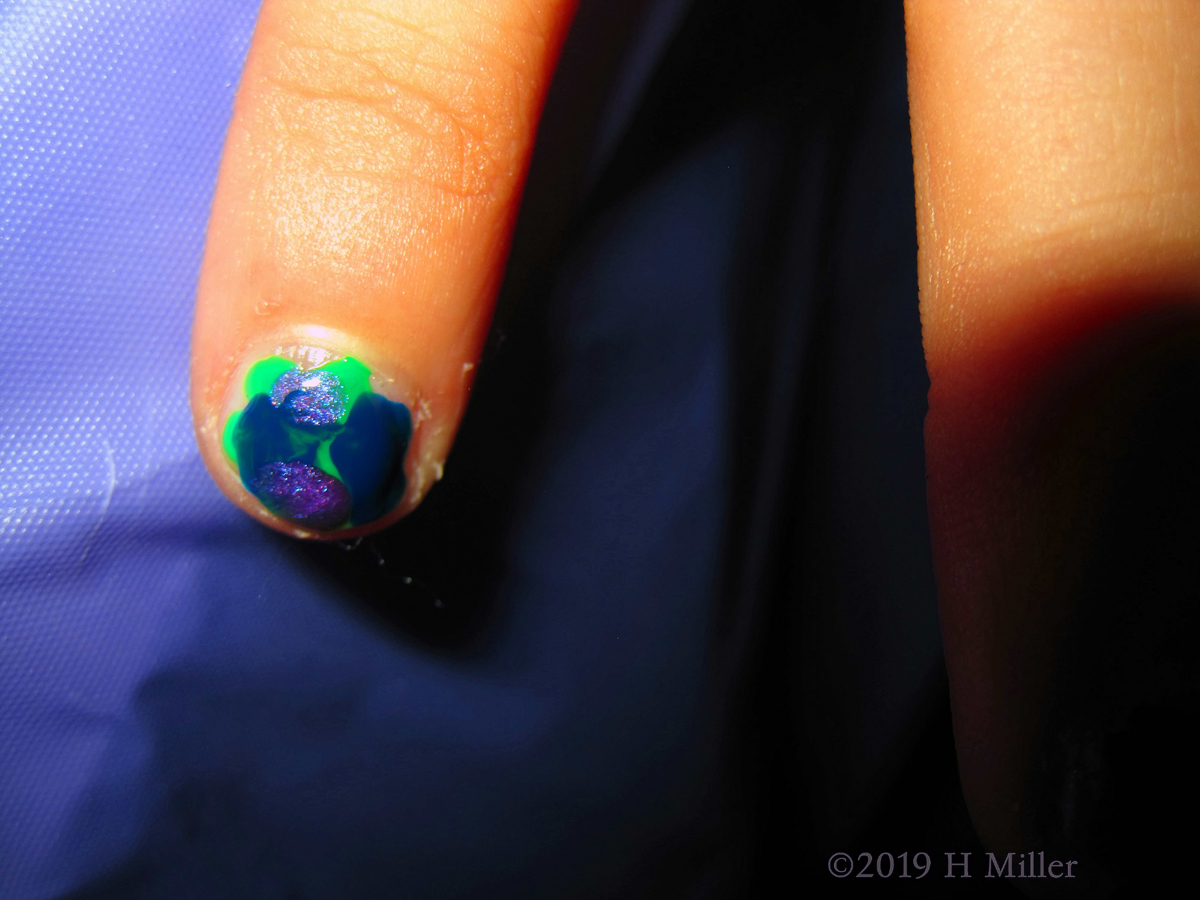 Manicure For Girls Of Blue Purple And Green Pattern 