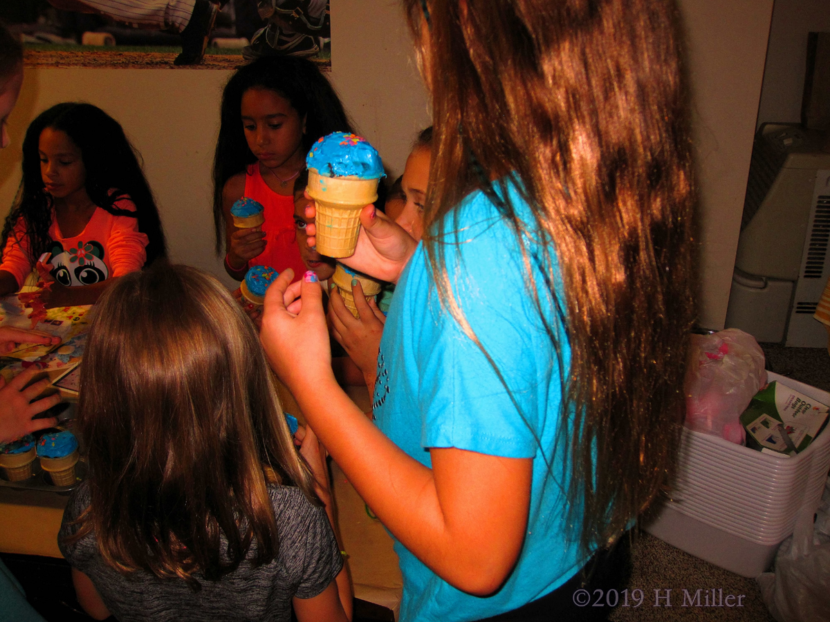 More Blue Cupcakes In Ice Cream Cones! 