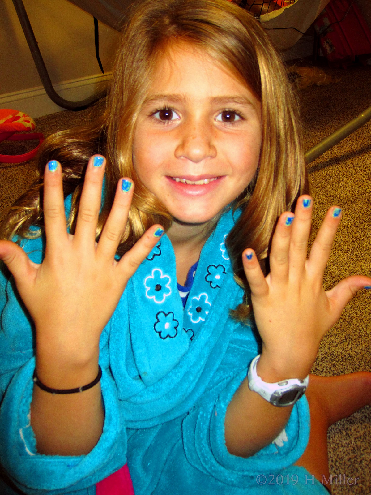 Smile With Blue And Teal Crackle Mani 