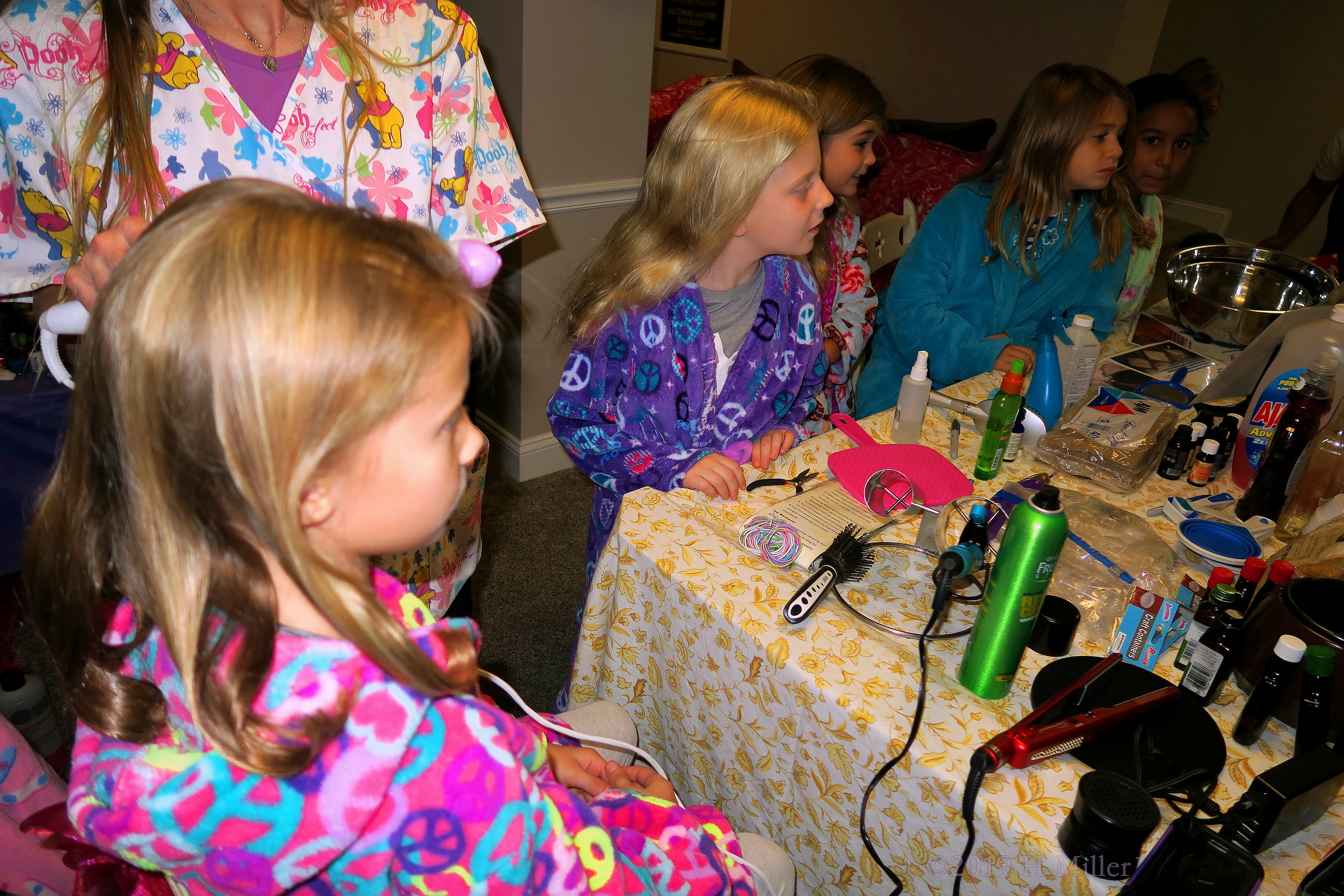 Everyone At The Kids Spa And Hairstyle Table Everyone At The Kids Spa And Hairstyle Table