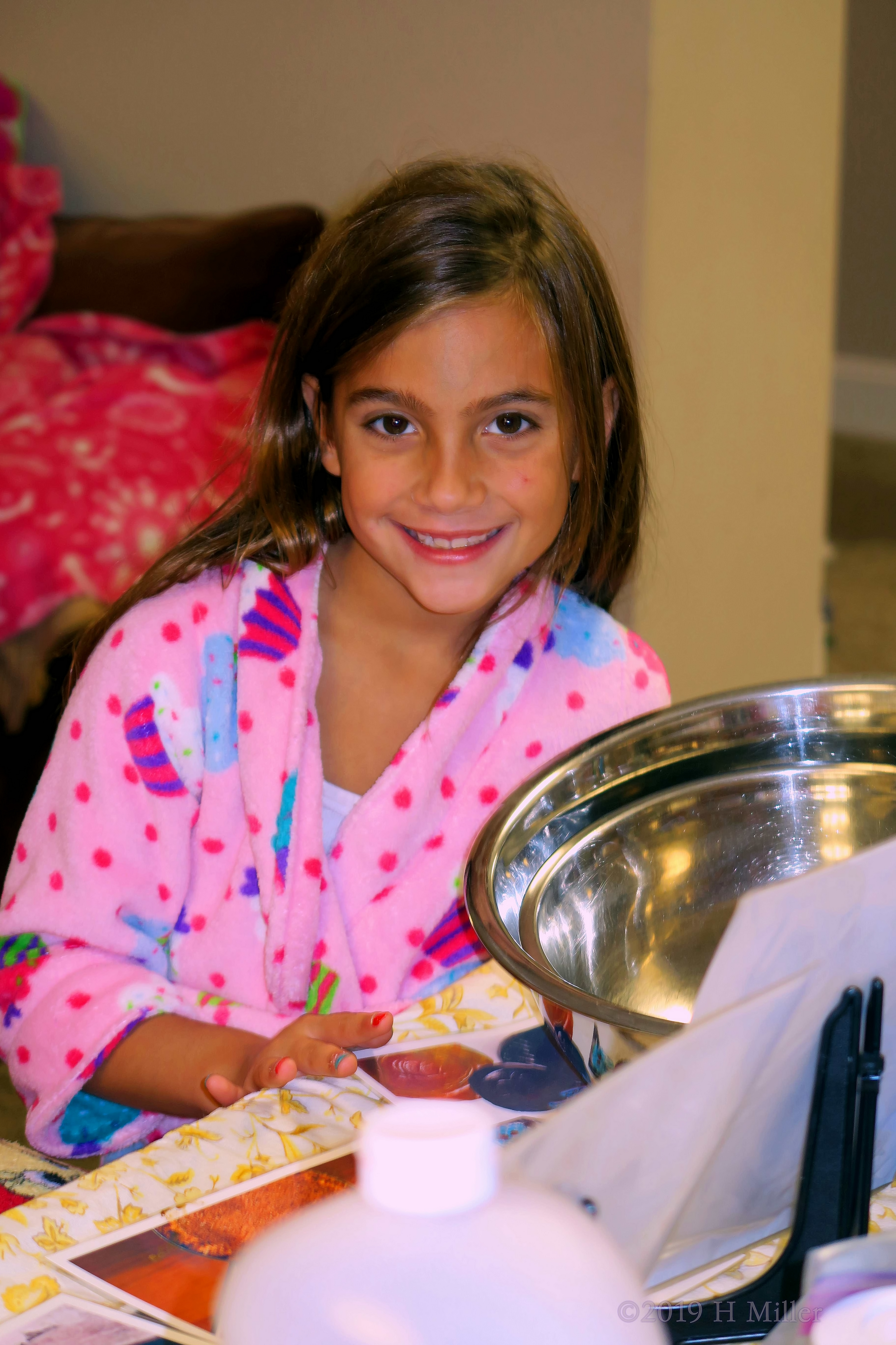 Tweety Spa Robed Guest With Pink Cupcake Guest Tweety Spa Robed Guest With Pink Cupcake Guest