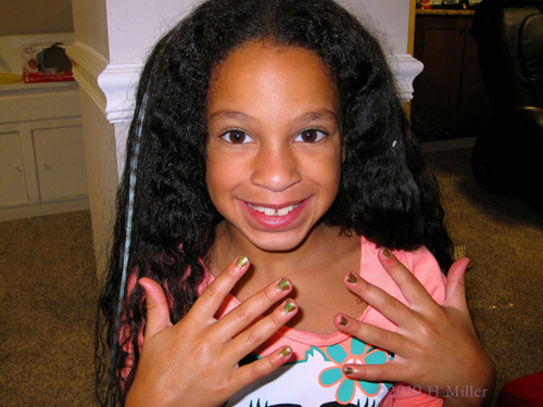 Big Smile With Gold Kids Manicure