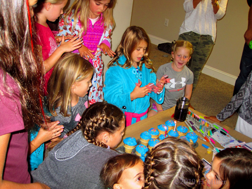 Everyone With Kids Manicures And Blue Ice Cream Cupcakes! Everyone With Kids Manicures And Blue Ice Cream Cupcakes!