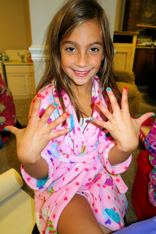 Manicure For Girls With A Happy Smile Manicure For Girls With A Happy Smile