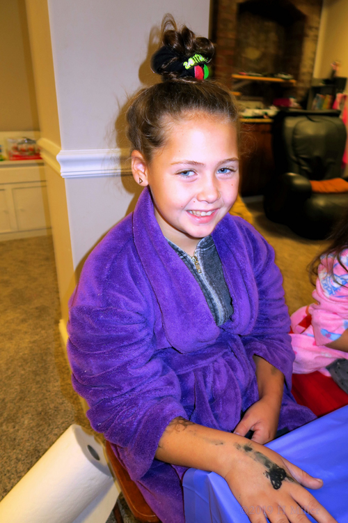 Pink Cupcake Robed Guest Getting Her Girls Mini Mani Pink Cupcake Robed Guest Getting Her Girls Mini Mani