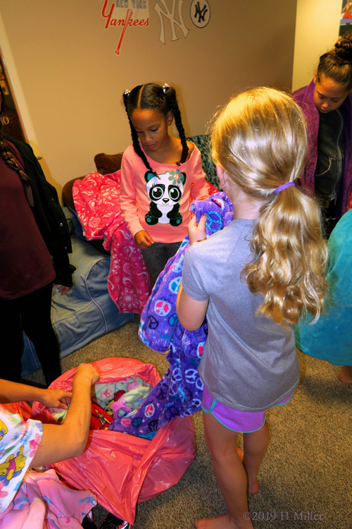 Sweet Blue And Pink Peace Robes, Chilling And Talking, With Hello Kitty Spa Robe Party Guest In Background Sweet Blue And Pink Peace Robes, Chilling And Talking, With Hello Kitty Spa Robe Party Guest In Background