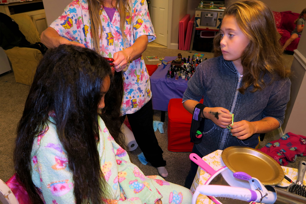 Brushing And Blooming! Kids Hairstyles At The Kids Spa Party! 