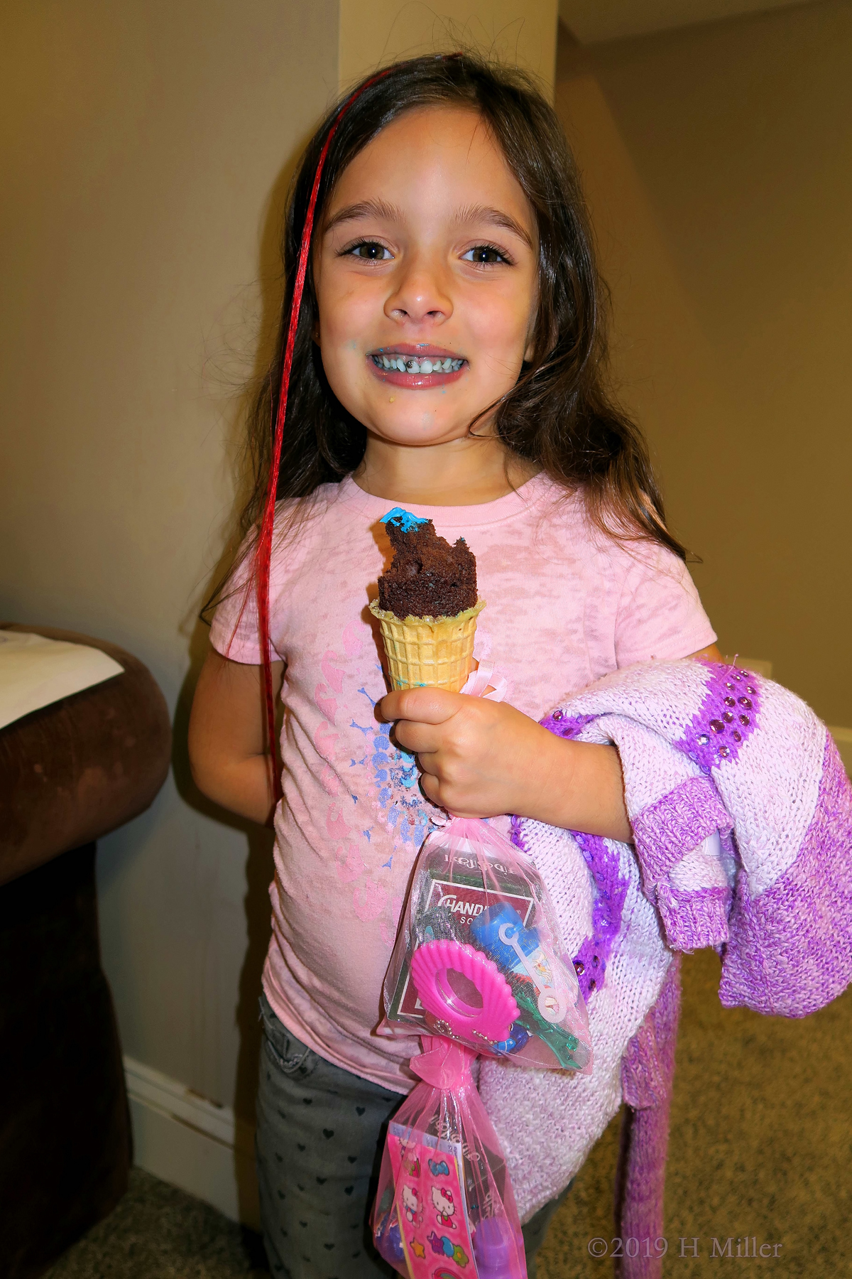 Dripping In Decor! Kids Party Guest Enjoys Cupcake Cone! 