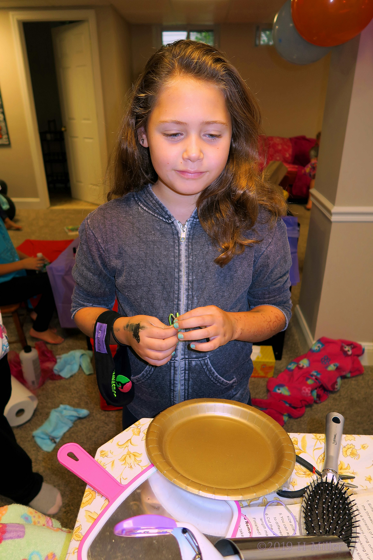 Lookiung Forward To Carefully Styled Locks! Party Guest Prepares For Her Kids Hairstyle! 