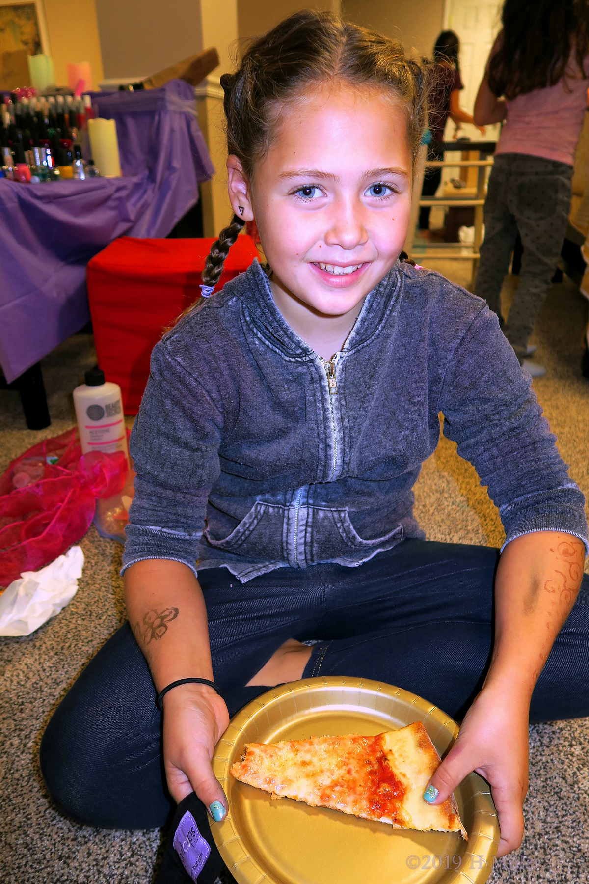 Plenty Of Pizza On Plates! Kids Snacktime At The Spa! 